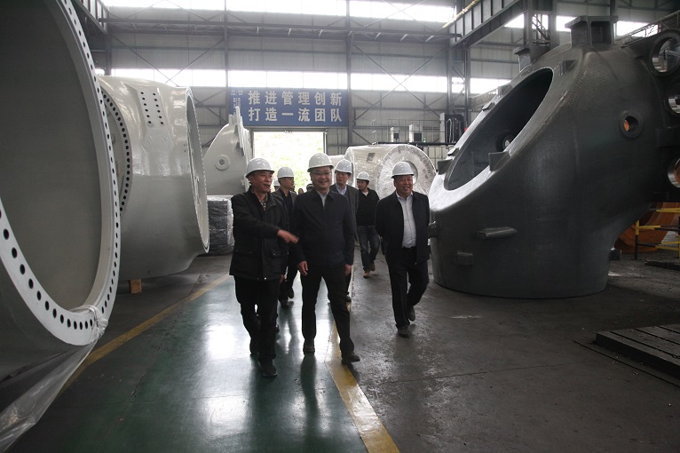 德陽市委常委、統(tǒng)戰(zhàn)部部長何明俊蒞臨仟坤集團調(diào)研復(fù)工復(fù)產(chǎn)情況