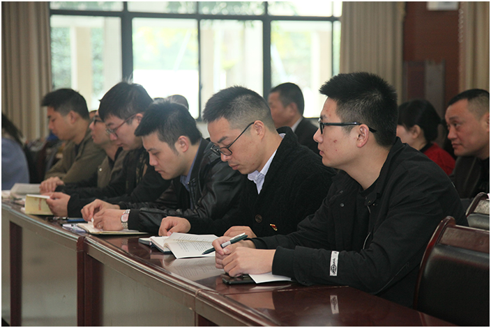 仟坤集團(tuán)黨委組織召開“不忘初心、牢記使命” 主題教育專題黨課學(xué)習(xí)會