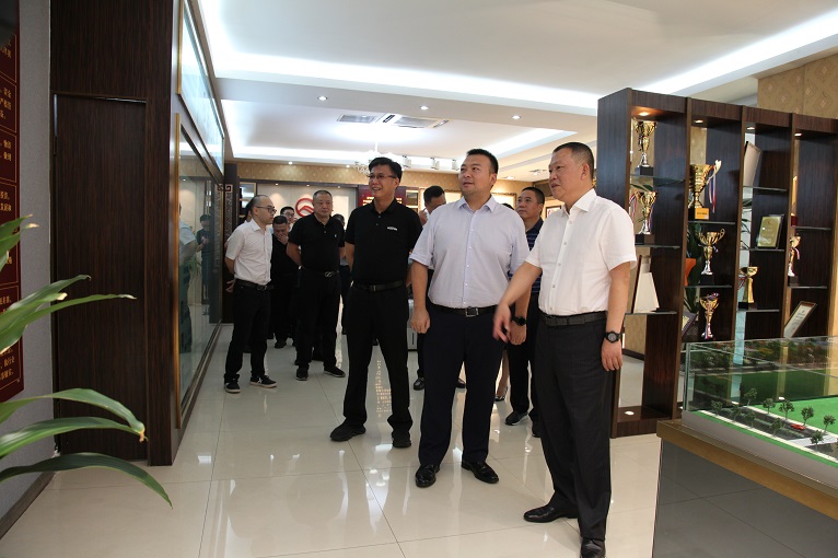 德陽市委八屆十二次全會精神宣講團到仟坤集團調(diào)研