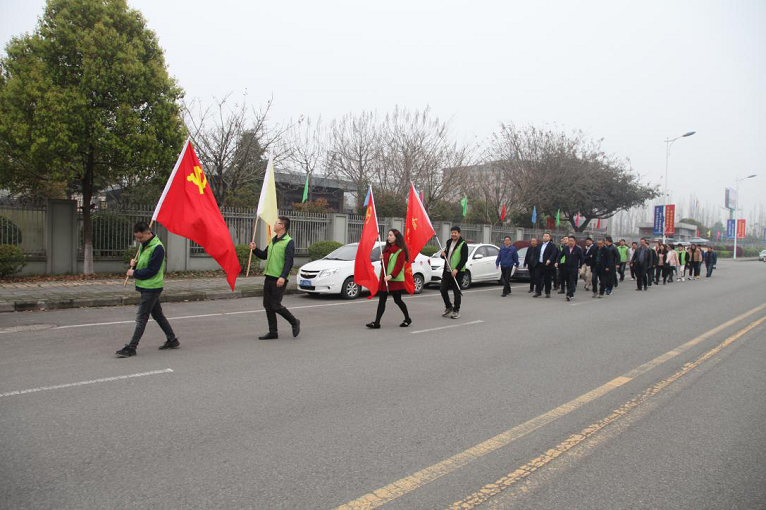 仟坤集團(tuán)開(kāi)展“植樹(shù)綠化環(huán)境 打造綠水青山”植樹(shù)活動(dòng)