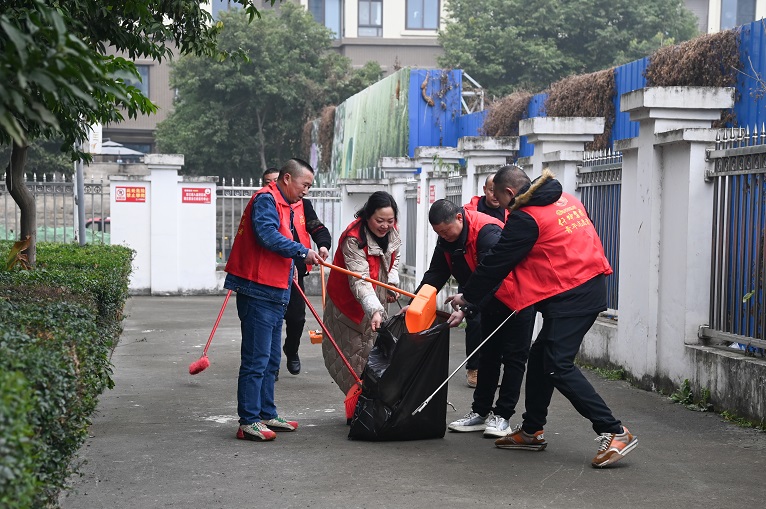 仟坤集團(tuán)開展“弘揚雷鋒精神 踐行青春使命” 學(xué)雷鋒主題活動