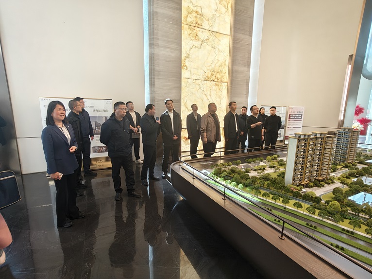 德陽市副市長徐創(chuàng)軍蒞臨仟坤水街二期項(xiàng)目調(diào)研